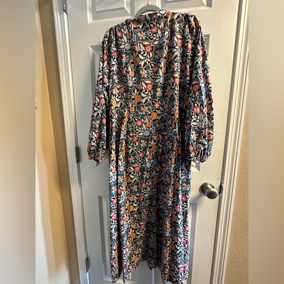 Flower Dress - Picture 3 of 8